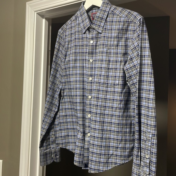 UNTUCKit button down - Picture 3 of 3